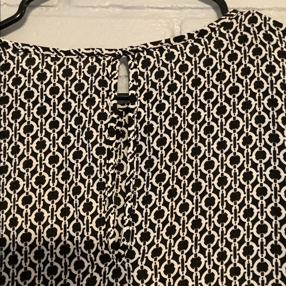 Michael Kors Chain Pattern Black and White Flowy Top Size M - Picture 6 of 6